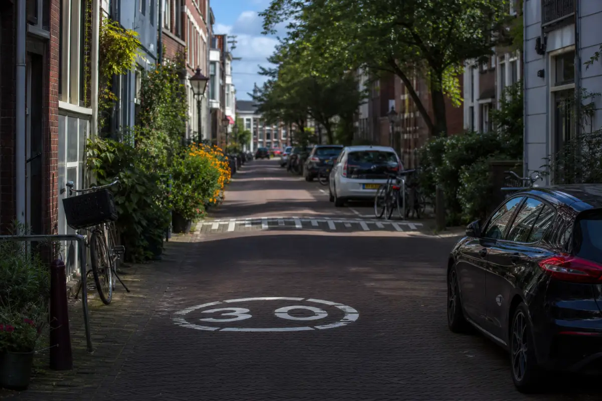 De 30 km-zone: scheelt dat ook in geluid?