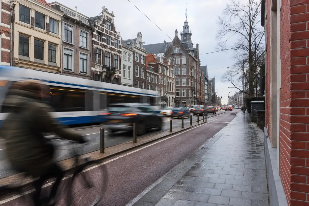 Zoveel dB is een drukke straat, snelweg of vliegtuig