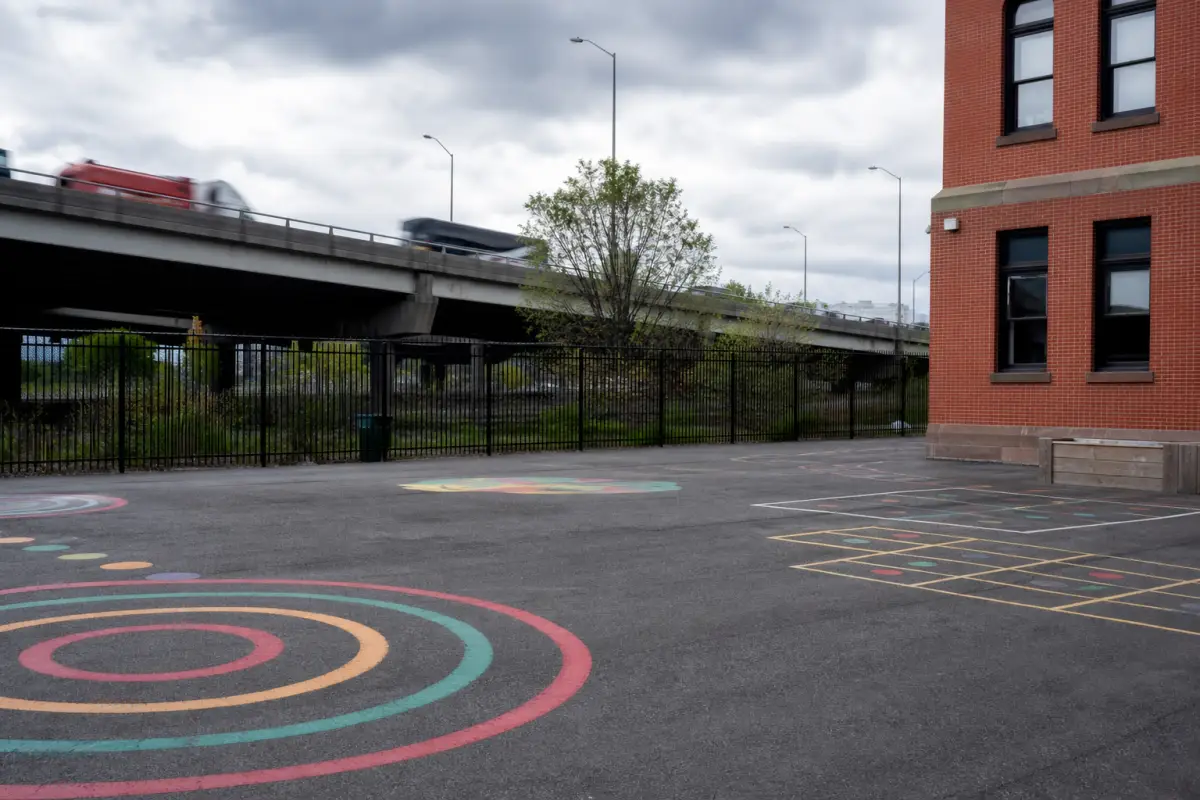 Kinderen en lawaai: leren scholen er echt slechter van?