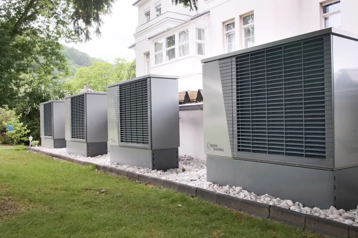 Warmtepomp en airco: de geluidsnorm van 40 dB op de erfgrens