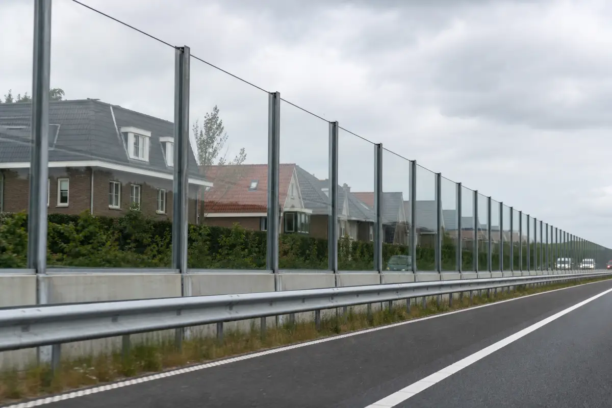 Geluidsschermen: werken ze echt en voor wie?